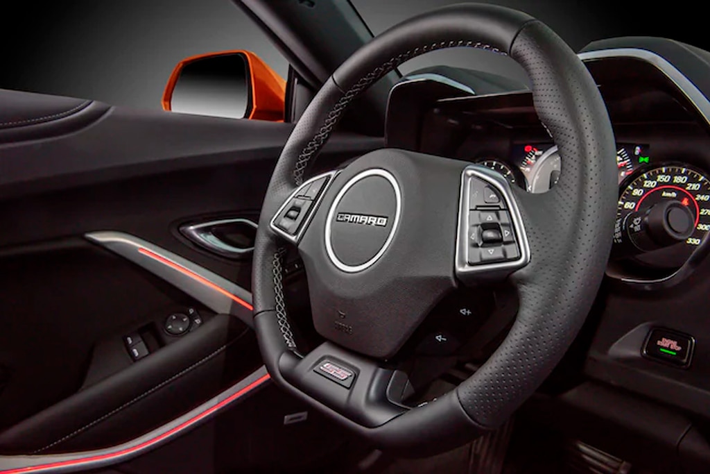 Volante multifuncional esportivo do Chevrolet Camaro